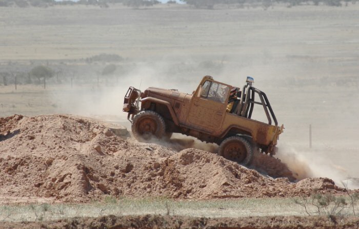 4x4 driving in mud