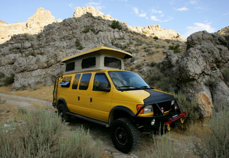 A Heavy 4WD Tourer in the desert