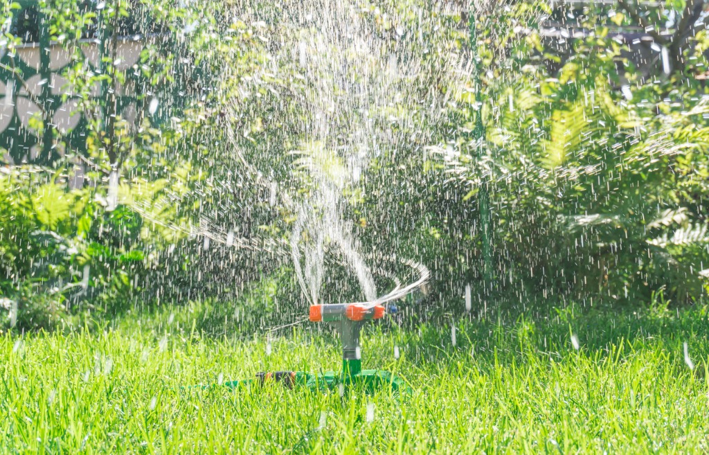a Portable Garden Sprinkler to Wash Your 4WD
