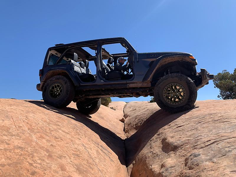 Jeep Wrangler Rubicon Xtreme rock crawling