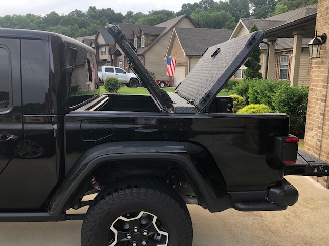 Aluminum Truck Bed Cover On A Jeep Gladiator