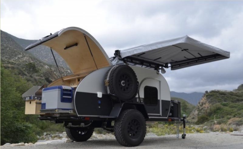 crossover teardrop trailer with awning