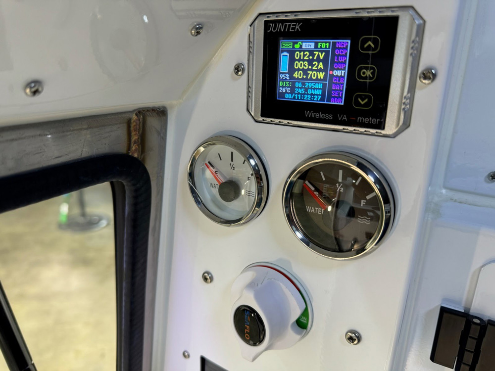 campluxe cabovers system controls