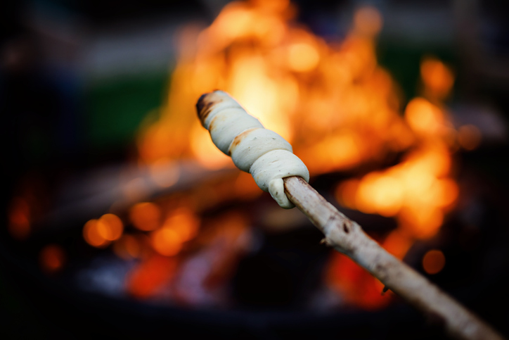 campfire cooking bread